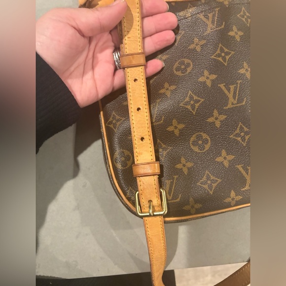 Gorgeous Louis Vuitton Monogram Odeon PM  Crossbody Bag - Picture 10 of 17